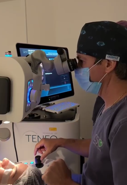 Cirurgia refrativa para alta miopia: cada detalhe importa. A cirurgia refrativa vai muito além da correção do grau. Ela envolve planejamento, experiência e tecnologia trabalhando juntos para proporcionar mais liberdade e qualidade de vida aos pacientes.